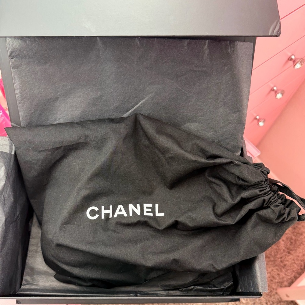 NEW Chanel Pink Heart Vanity Bag 22S Collection Lambskin Authentic Luxury Purse - Picture 6 of 10